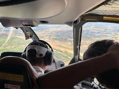 కర్ణాటక కాంగ్రెస్ అధ్యక్షుడు డీకేకు తప్పిన ముప్పు- డేగ ఢీ కొట్టడంతో పగిలిన హెలికాప్టర్ అద్దం