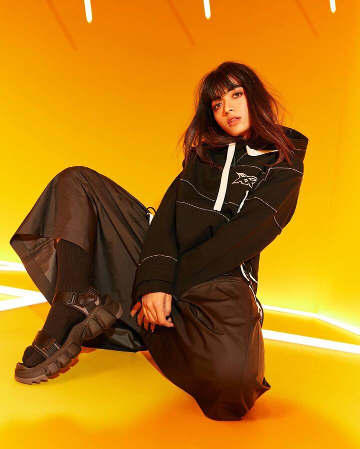 స్ప్రింగ్ సమ్మర్ కలెక్షన్స్ లో రష్మిక లుక్ కొత్తగా ఉంది కదూ! (Image Courtesy : Rashmika Mandanna Instagram)