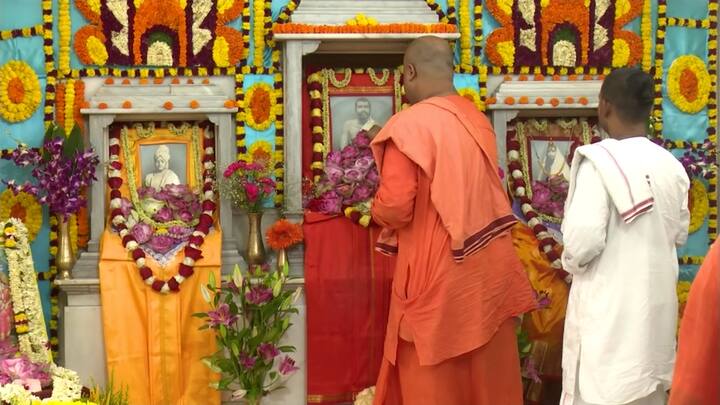 পয়লা মে, ১৮৯৭। কলকাতার বাগবাজারে বলরাম বসুর বাড়িতে শ্রীরামকৃষ্ণের ত্যাগী ও গৃহী ভক্তদের নিয়ে এক সভা ডাকেন স্বামী বিবেকানন্দ। সভার শুরুতেই তিনি শ্রীরামকৃষ্ণের নামে একটি সঙ্ঘ স্থাপনের প্রস্তাব দেন।