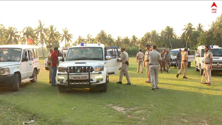 এদিন শুভেন্দু বলেন,'পরিবারের সামনেই বাড়ি থেকে তুলে নিয়ে গিয়ে হত্যা করা হয়েছে। খুনিদের কাছে থেকে বিজেপি নেতার নিথর দেহ সংগ্রহ করেছে পুলিশ। চোরের মতো দেহ নিয়ে মর্গে রেখেছে পুলিশ।'