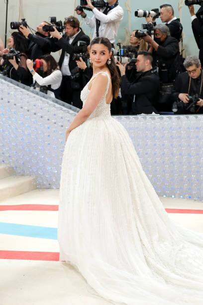 ਮੇਰੀ ਦਿੱਖ ਇਸ ਤੋਂ ਪ੍ਰੇਰਿਤ ਸੀ। ਮੈਂ ਕੁਝ ਵੱਖਰਾ ਕਰਨਾ ਚਾਹੁੰਦਾ ਸੀ। ਪ੍ਰਬਲ ਗੁਰੂੰਗ ਨੇ ਇਸ ਨੂੰ ਡਿਜ਼ਾਈਨ ਕੀਤਾ ਹੈ। ਮੈਂ ਇਸ ਪਹਿਰਾਵੇ ਨੂੰ ਪਹਿਨ ਕੇ ਬਹੁਤ ਮਾਣ ਮਹਿਸੂਸ ਕਰ ਰਹੀ ਹਾਂ।