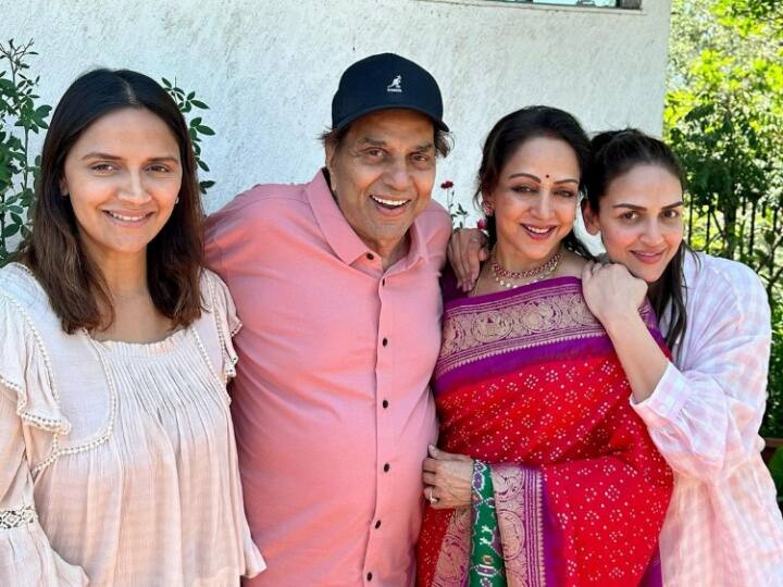 Esha Deol shared a lovely picture on Hema Malini Dharmendra wedding anniversary Dharmendra Hema Malini Anniversary: मां-पापा की वेडिंग एनिवर्सरी पर ईशा देओल ने शेयर की प्यारी तस्वीर, कैप्शन में लिखी दिल छू लेने वाली बात