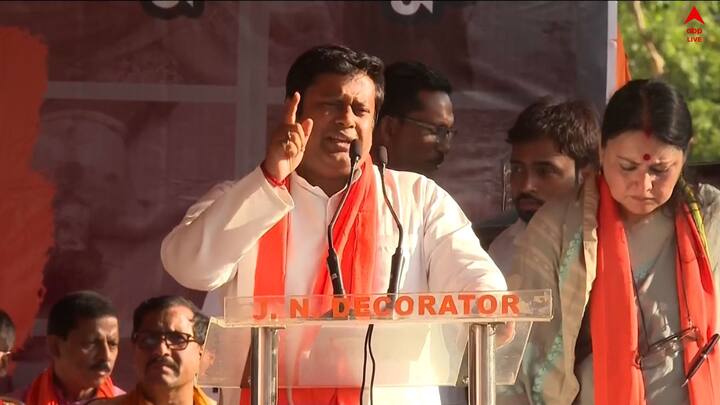 আজ শ্রদ্ধাঞ্জলি দিবস পালন করছে বিজেপি। ধর্মতলায় শ্রদ্ধাঞ্জলি দিবস পালন বিজেপির রাজ্য সভাপতি সুকান্ত মজুমদারের।