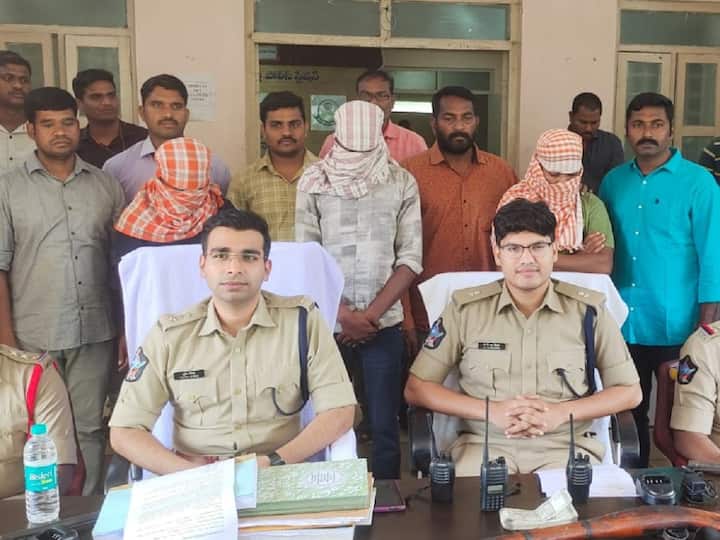 Fake Maoist Arrested By Alluri Sitarama Raju District Police Who Illegally Collected Money Fake Maoist Arrest: కాంట్రాక్టర్లు, ప్రజల నుండి డబ్బులు వసూలు చేస్తున్న నకిలీ మావోయిస్టుల అరెస్టు