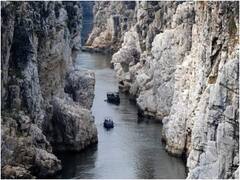 In Pics: गर्मी की छुट्टी में भेड़ाघाट-धुआंधार आने वालों के लिए खुशखबरी, चांदनी रात में नर्मदा में बोटिंग की मिली इजाजत