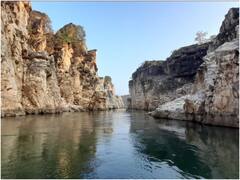 In Pics: गर्मी की छुट्टी में भेड़ाघाट-धुआंधार आने वालों के लिए खुशखबरी, चांदनी रात में नर्मदा में बोटिंग की मिली इजाजत