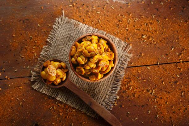 உடலில் உள்ள வீக்கத்தைக் குறைக்கவும், நாள்பட்ட நோய்த்தொற்றுகள் அல்லது காயத்தால் ஏற்படும் அசௌகரியத்தைக் குறைக்கவும் இப்பழம் உதவுகின்றது.
