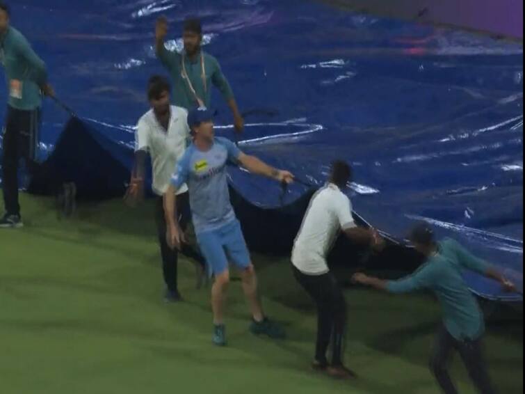 Jonty Rhodes Viral Video Ground Staff Rain LSG vs CSK IPL 2023 Match Lucknow Super Giants Chennai Super Kings Jonty Rhodes Helps Ground Staff During Rain In LSG vs CSK IPL 2023 Match, Video Viral