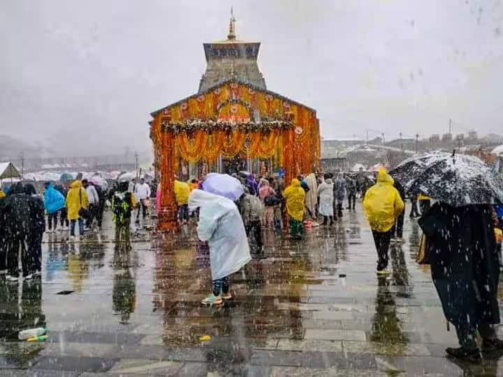 Devotees are reaching in Kedarnath Dham despite of bad weather snowfall ANN Chardham yatra 2023: भक्ति पर प्रशासन की अपील का नहीं पड़ रहा असर, खराब मौसम के बावजूद केदार धाम पहुंच रहे श्रद्धालु