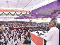 पीएम मोदी के खिलाफ 'नालायक' वाले बयान पर EC का मल्लिकार्जुन खरगे के बेटे को नोटिस, BJP विधायक पर भी सख्ती