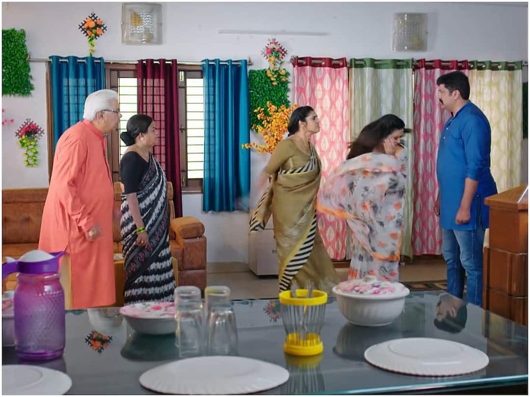 Gruhalakshmi Serial May 3rd Episode 935 Written Update Today Episode Gruhalakshmi May 3rd: నందు ముందే లాస్య చెంపలు వాయించేసిన తులసి- నిజం చెప్పమని ప్రియని నిలదీసిన దివ్య