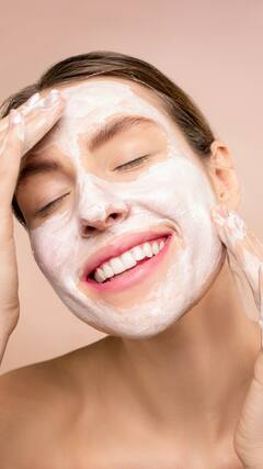 Skincare: ચહેરા પર નહિ રહે એક પણ ડાર્ક સ્પોટને દૂર કરવા આ હોમ મેડ ફેસમાસ્ક અજમાવી જુઓ