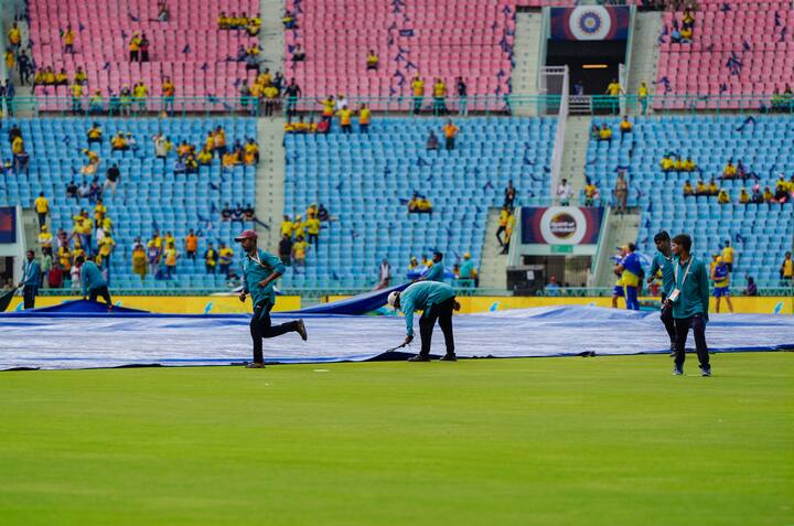 आयुष बडोनीच्या अर्धशतकाच्या बळावर लखनौने 19.2 षटकात सात बाद 125 धावा केल्या होत्या. त्यानंतर पावसाने हजेरी लावली. आयुष बडोनी याने 33 चेंडूत नाबाद 59 धावांची खेळी केली.