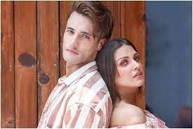 ਹਿਮਾਂਸ਼ੀ ਉਸ ਸਮੇਂ ਚਰਚਾ ਵਿੱਚ ਆਈ ਜਦੋਂ ਉਹ ਬਿੱਗ ਬੌਸ 13 ਦਾ ਹਿੱਸਾ ਬਣੀ। ਇਸ ਦੌਰਾਨ ਹੀ ਆਸਿਮ ਰਿਆਜ਼ ਨਾਲ ਹਿਮਾਸ਼ੀ ਦੀ ਪਹਿਲੀ ਮੁਲਾਕਾਤ ਹੋਈ ਸੀ।