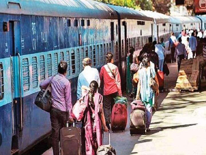 Railways suspends ticket concession for senior citizens earns more revenue know more details Railway : மூத்த குடிமக்களுக்கான ரயில் சலுகையை ரத்து செய்ததன் மூலம் இவ்வளவு வருவாய் கிடைத்ததா? ஆர்டிஐ மூலம் தகவல்..!