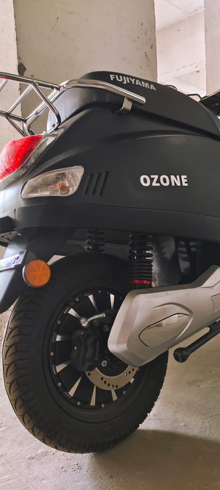Fujiyama Ozone+ Review: सिटी राइड वाला कॉम्पैक्ट फीचर स्कूटर?