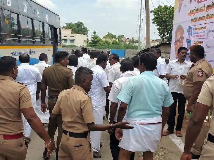 Election of Karur Transport Workshop Administrators caused commotion as police chased them away TNN கரூர் போக்குவரத்து பணிமனை நிர்வாகிகள் தேர்தல்; விதி மீறிய நபர்கள் விரட்டியடிப்பு