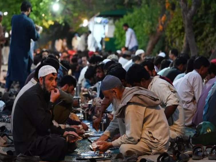 Pakistan inflation at record 36.4 percent in april highest since 1964 Pakistan Economic Crisis: பாகிஸ்தானில் கடும் பஞ்சம்... வரலாறு காணாத அளவுக்கு பணவீக்கம் அதிகரிப்பு... திணறும் மக்கள்..