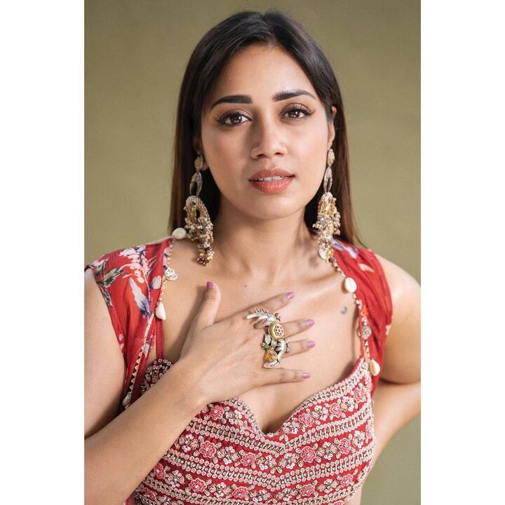 ‘అలవైకుంఠపురంలో’ సినిమాతో తెలుగు ప్రేక్షకులకు మరింత చేరువైంది. Photo Credit:Nivetha Pethuraj/Instagram
