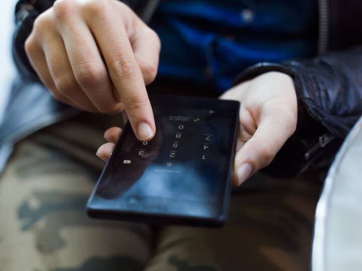 क्या आपके Android फोन में ऑन हैं ये 5 सेटिंग्स? हां, तो तुरंत कर दें बंद Turn Off these settings in your Android smartphone to safeguard your data and mobile tech tips क्या आपके Android फोन में ऑन हैं ये 5 सेटिंग्स? हां, तो तुरंत कर दें बंद