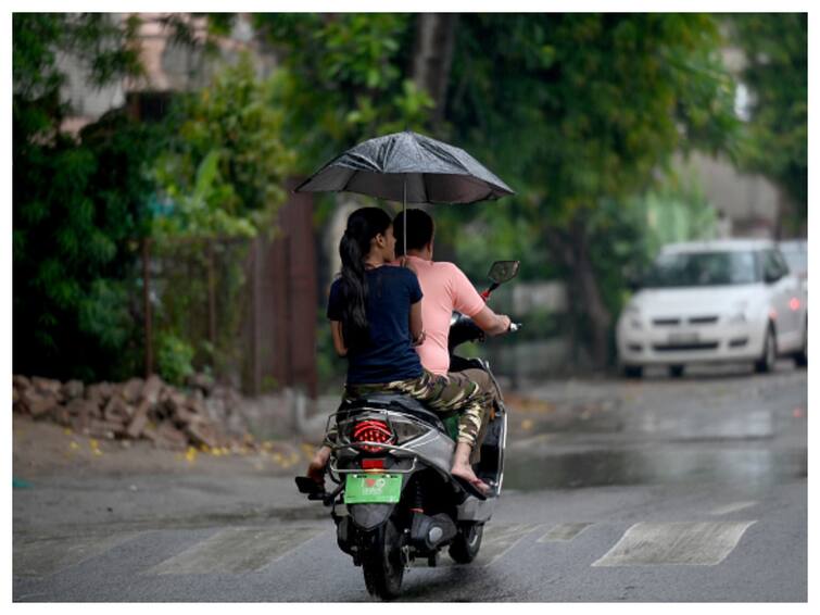 Rains Lash Delhi, Vehicular Movement Disrupted, Power Outages In Some Areas Rains Lash Delhi, Vehicular Movement Disrupted, Power Outages In Some Areas