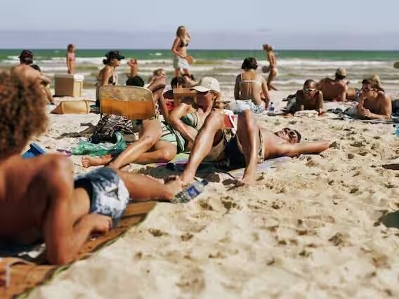 મમ્મલાપુરમ બીચ, આ બીચ તમિલનાડુમાં છે. આ બીચ પર ઘણીબધી શાંતિ રહે છે. જે લોકો શાંતિ ઈચ્છે છે તે લોકો અહીંના બચી પર સમય વિતાવી શકે છે. અહીં પણ તમને ઘણીબધી છોકરીઓ બિકીનીમાં આમ તેમ લટાર મારતી જોવા મળશે.