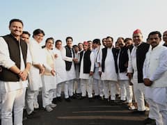 UP Nikay Chunav 2023: अखिलेश यादव और चंद्रशेखर आजाद से जयंत चौधरी ने बनाई दूरी, तस्वीरों में दिखा नया गठबंधन