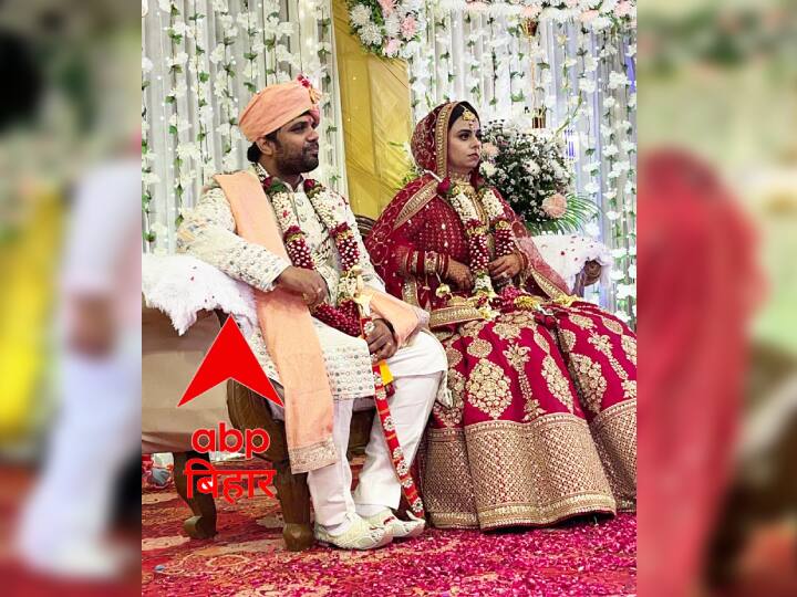 बिहार के बाहुबली और पूर्व सांसद आनंद मोहन के बेटे चेतन आनंद की बुधवार को शादी हो गई. इस सीक्रेट शादी की तस्वीरें भी सामने आ गई हैं.