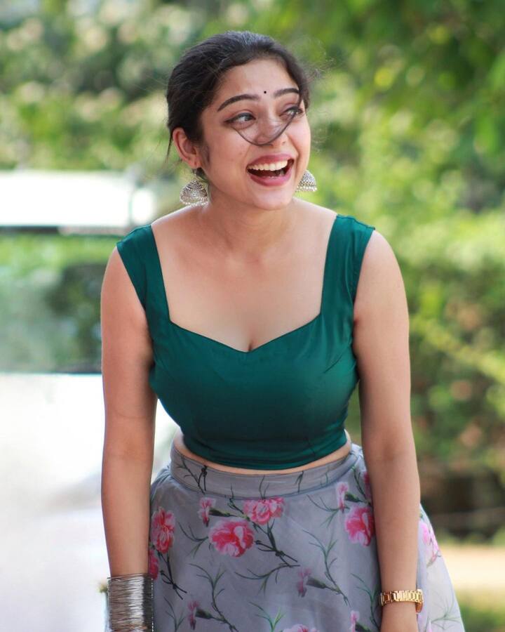 వర్షా బొల్లమ్మ తెలుగు, తమిళ, మలయాళ నటిగా రాణిస్తోంది.