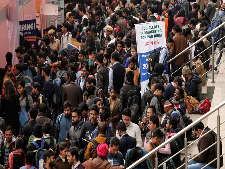 India unemployment rate rises to 4 month high of  8.11 percent in april 2023 Unemployment : அதிகரிக்கும் வேலைவாய்ப்பின்மை...4 மாதங்களில் இல்லாத அளவுக்கு உயர்வு...அதிர்ச்சி தகவல்...!
