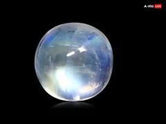 Moonstone: चंद्रमा का ये रत्न चमका सकता है आपकी किस्मत, हर काम में मिलेगी सफलता