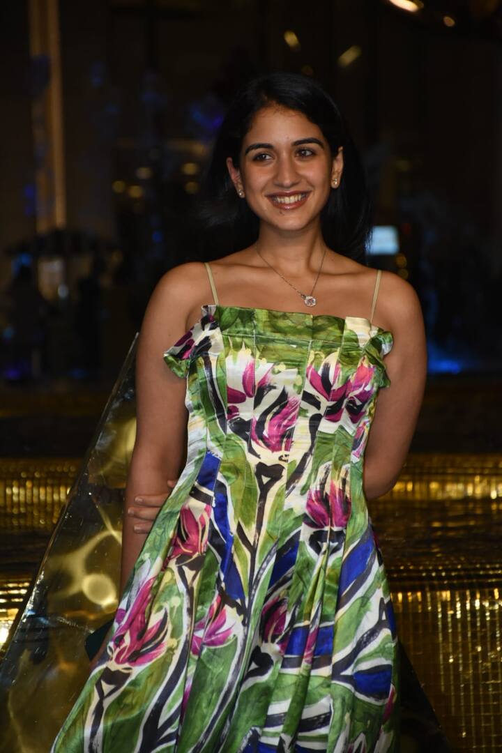 अंबानी फैमिली की होने वाली नई बहू राधिका मर्चेंट भी 'द साउंड ऑफ म्यूजिक' के प्रीमियर में पहुंचीं.