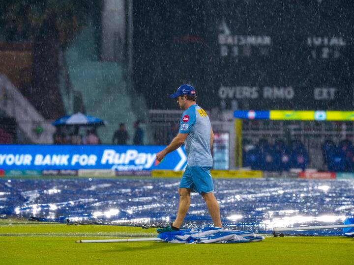 राजस्थान चौथ्या क्रमांकावर घसरले आहे. लखनौने 10 सामन्यात पाच विजयासह 11 गुण घेतले आहेत. तर चेन्नईचेही दहा सामन्यात 11 गुण झाले आहेत. चेन्नईने पाच विजय मिळवले आहेत.