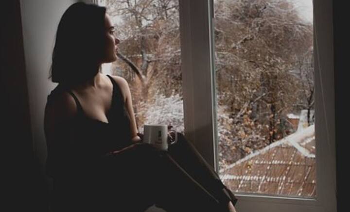 কর্মব্যস্ত জীবনে আলাদা করে শরীরচর্চা, স্বাস্থ্য নিয়ে চর্চা হয়ে ওঠে না। বরং বাসে-ট্রেনে একটু জায়গা পেলেই হল। বসতে পারলে একটু ঝিমিয়ে নিই আমরা।