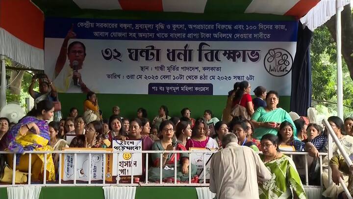 এর আগে,২৯ ও ৩০ শে মার্চ কেন্দ্রীয় সরকারের বঞ্চনার অভিযোগে রেড রোডে ধর্নায় বসেছিলেন মমতা বন্দ্যোপাধ্যায়।
