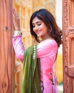 Vasanthi Krishnan: అప్పుడే విరిసిన పింక్ గులాబీలా వాసంతి