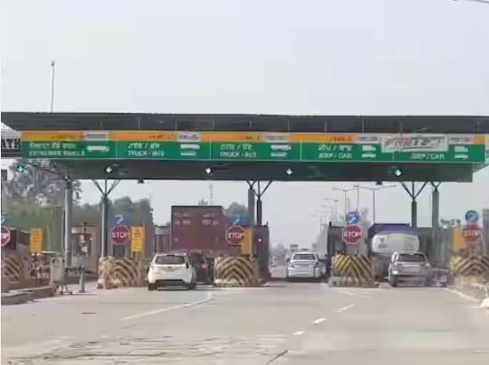 sri-muktsar-sahib-toll-plaza-personnel-beat-up-the-roadways-driver-angry-employees-blocked-the-road Sri Muktsar Sahib: ਰੋਡਵੇਜ਼ ਕਰਮਚਾਰੀਆਂ ਨੇ ਟੋਲ ਪਲਾਜਾ ਨੂੰ ਕੀਤਾ 'ਹਾਈਜੈਕ', ਬੋਲੇ-'ਸਾਡੇ ਸਾਥੀ ਨੂੰ ਬੁਰੀ ਤਰ੍ਹਾਂ...'