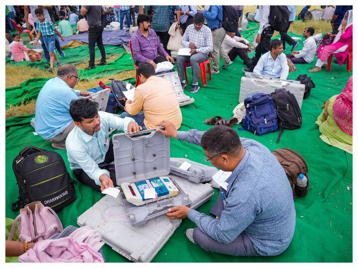 Special DG (Law and Order) Prashant Kumar said that as many as 19,880 inspectors/sub-inspectors; 1,01,477 head constables and constables; 47,985 home guards; 86 companies of PAC; 35 companies of CAPF; and 7,500 under-training sub-inspectors will be posted for the first phase of the urban local body elections. (Image: PTI)