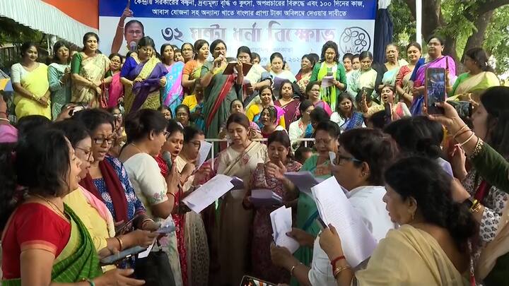 আরও একধাপ এগিয়ে, ১ কোটি চিঠি কেন্দ্রীয় গ্রামোন্নয়ন দফতরের মন্ত্রী গিরিরাজ সিংয়ের দফতরে পৌঁছে দেওয়ার হুঁশিয়ারিও দিয়েছিলেন তৃণমূলের সর্বভারতীয় সাধারণ সম্পাদক অভিষেক বন্দ্যোপাধ্যায়।