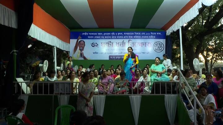 বুধবার সকাল ১০ টা থেকে বৃহস্পতিবার সন্ধে ৬ টা, কেন্দ্রের বিরুদ্ধে বাংলাকে বঞ্চনার অভিযোগে ৩২ ঘণ্টার ম্যারাথন ধর্নায় বসল মহিলা তৃণমূল কংগ্রেস।