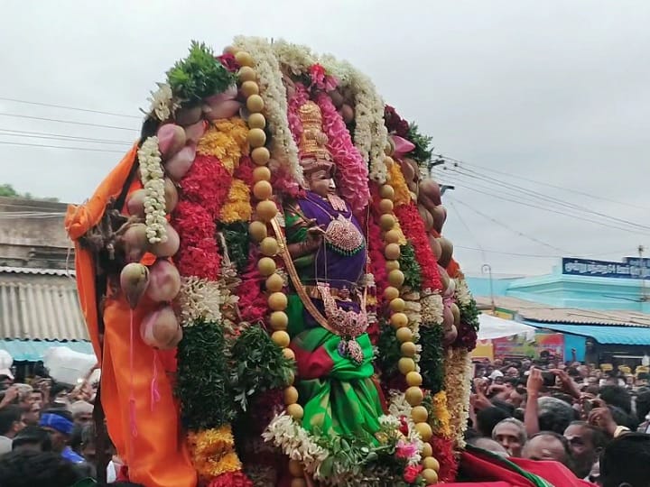 அய்யர் மலையில் ஸ்ரீ ரத்தினகிரீஸ்வரர் கோவில் சித்திரை தேரோட்டம் - திரளான பக்தர்கள் பங்கேற்பு