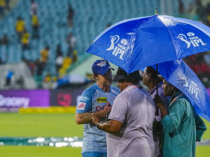 दरम्यान, चेन्नईचा कर्णधार एमएस धोनीने नाणेफेक जिंकून प्रथम गोलंदाजी करण्याचा निर्णय घेतला होता.