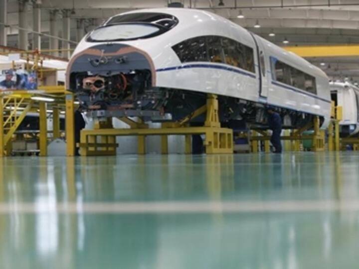 इस ट्रेन के लिए 82 किलोमीटर लंबा ट्रैक बनाया जा रहा है, जिसमें से 17.2 किलोमीटर लंबे रूट को बनाकर तैयार कर लिया गया है. जिस पर जल्द ही रैपिड रेल को चलाया जाएगा. अभी यह रेल गाजियाबाद के साहिबाबाद से दुहाई के बीच चलाई जाएगी.