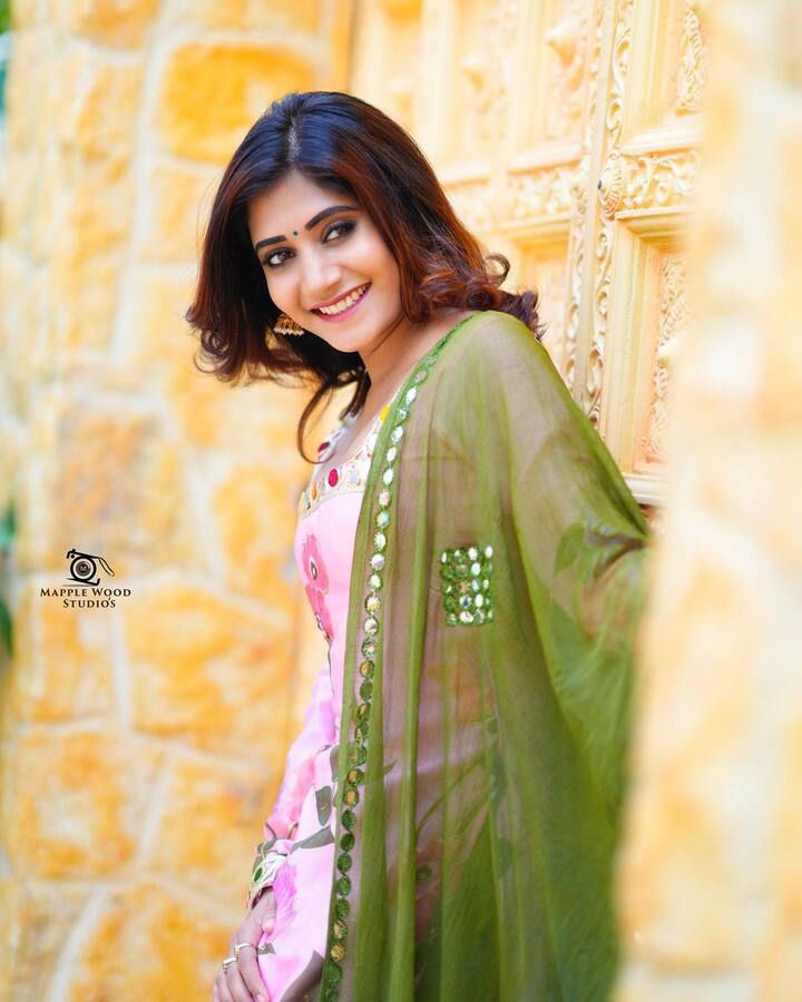 వాసంతి కృష్ణన్ ఫోటోలు