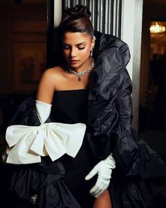 Met Gala 2023: મેટ ગાલા ઇવેન્ટમાં પ્રિયંકા ચોપરાની રોયલ એન્ટ્રી, જુઓ ગોર્જિયસ તસવીરો