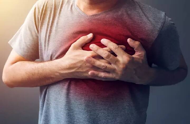 One more person dies of heart attack in Surat, death after chest pain while filling water સુરતમાં વધુ એક વ્યક્તિનું હાર્ટે એટેકથી મોત, પાણી ભરતા સમયે છાતીના ભાગમાં દુખાવો થયા બાદ મોત