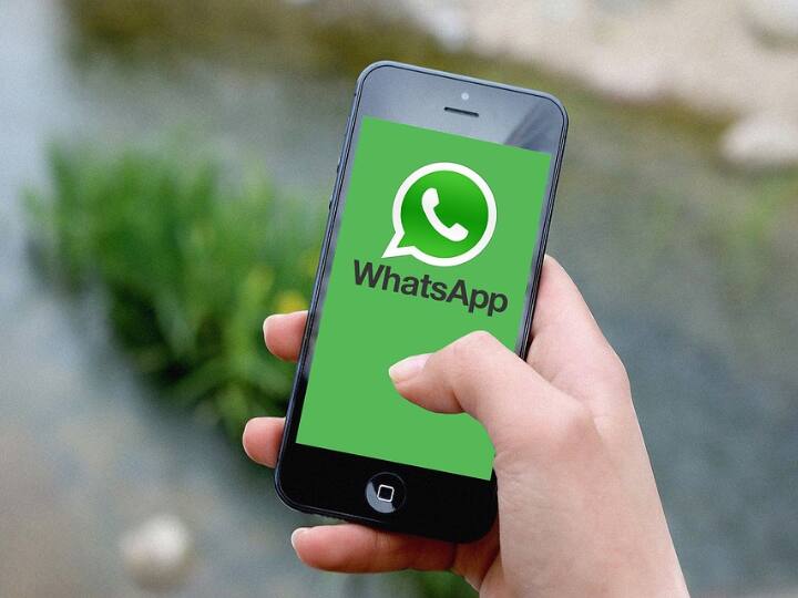 WhatsApp पर जल्द iPhone यूजर्स को मिलेगा ये फीचर, फिर एक क्लिक में ट्रांसफर होंगी चैट्स WhatsApp is working on chat transfer feature for iPhone check details WhatsApp पर जल्द iPhone यूजर्स को मिलेगा ये फीचर, फिर एक क्लिक में ट्रांसफर होंगी चैट्स