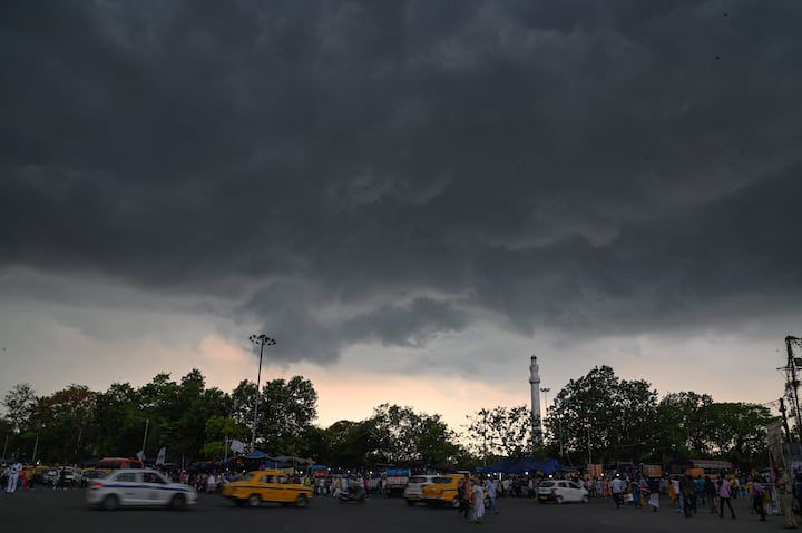 ২০১৯ সালে ফণী, ২০২০ সালে আমফান, ২০২১ সালে ইয়াস। নতুন বছরেও কি ঘূর্ণিঝড়ের কবলে পড়তে পারে বাংলা?  ঘূর্ণিঝড় মোকা কি সত্যিই ধেয়ে আসতে পারে?