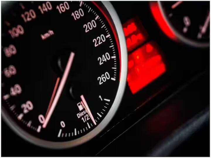 Car Mileage Tips See some useful tips to increase your car mileage Car Mileage Tips: अब नहीं होगी महंगे पेट्रोल की टेंशन, इन टिप्स को अपनाकर बढ़ा सकते हैं अपनी कार का माइलेज