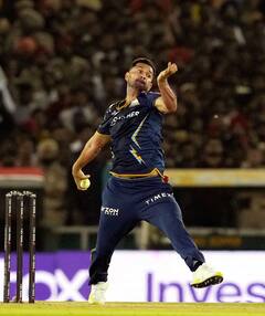 Mohit Sharma in IPL : तब्बल तीन वर्षानंतर दमदार पुनरागमन, मोहित शर्माची आयपीएलमध्ये 'शंभर नंबरी' कामगिरी